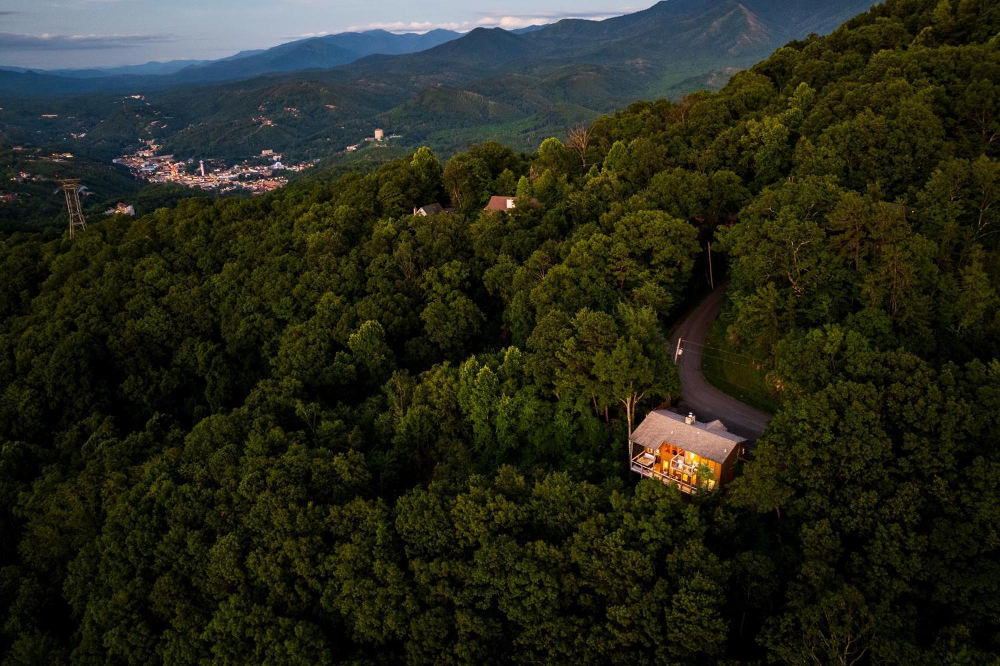 Elevista - Quaint&Private-Views-Hottub-Pooltable-Bears-3 Clubhouse Pools Gatlinburg Exterior foto