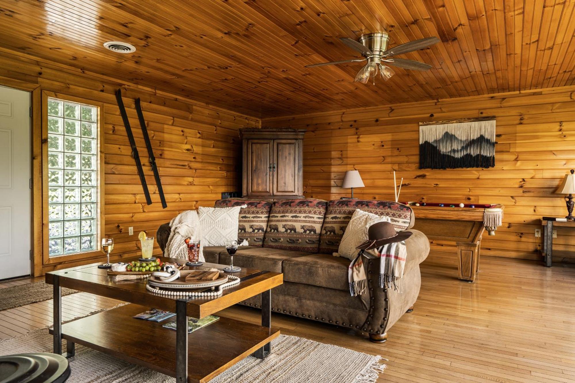 Elevista - Quaint&Private-Views-Hottub-Pooltable-Bears-3 Clubhouse Pools Gatlinburg Exterior foto