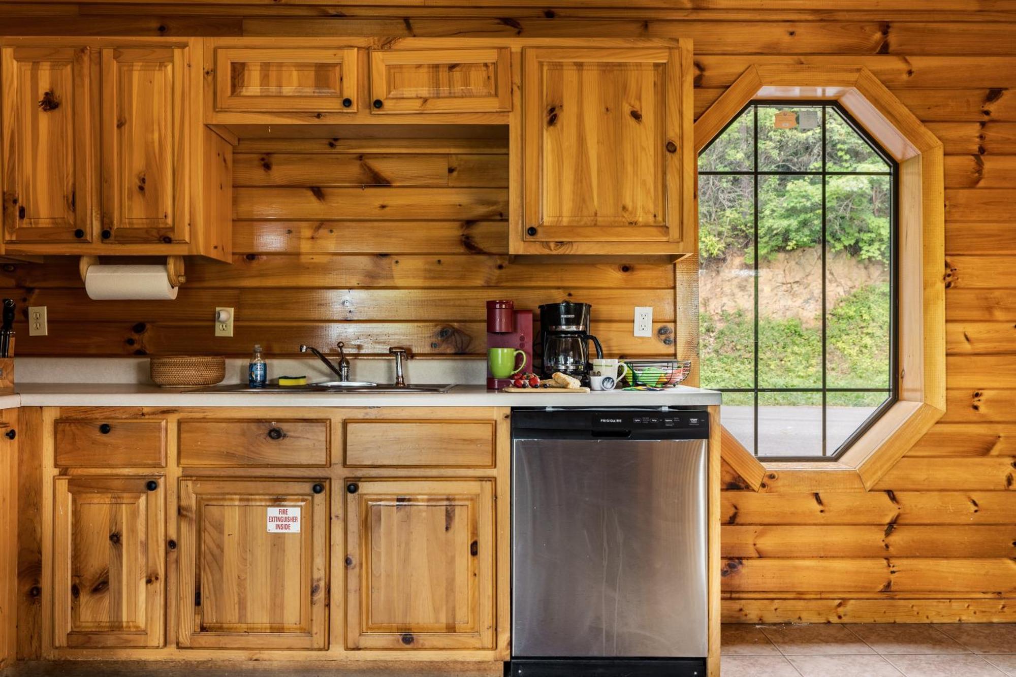 Elevista - Quaint&Private-Views-Hottub-Pooltable-Bears-3 Clubhouse Pools Gatlinburg Exterior foto